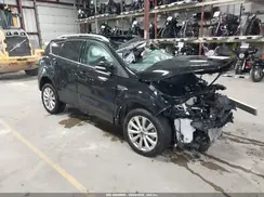 1FMCU9J93HUD05785 2017 FORD ESCAPE