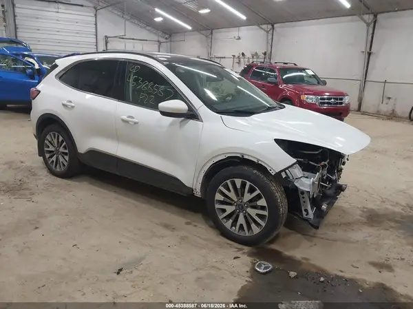 1FMCU9J93NUB67421 2022 FORD ESCAPE - Image 1