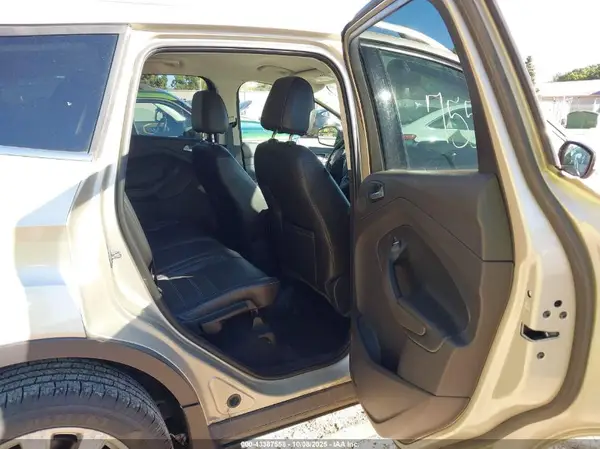 1FMCU9J95HUD42000 2017 FORD ESCAPE - Image 8