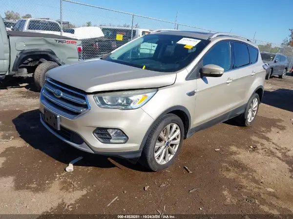 1FMCU9J95HUD82688 2017 FORD ESCAPE - Image 2