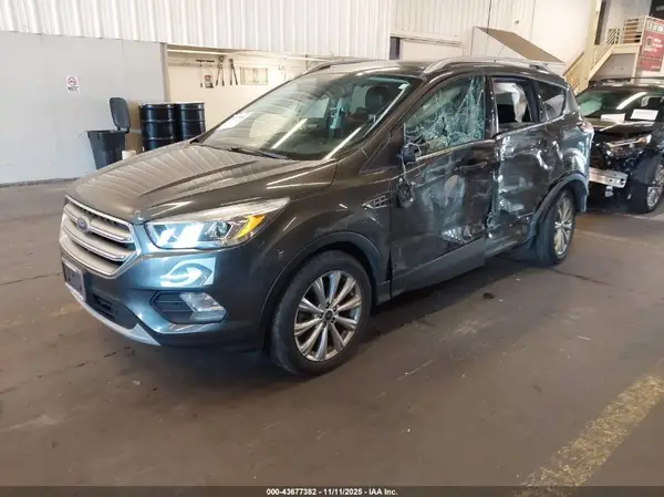 1FMCU9J95HUD94842 2017 FORD ESCAPE - Image 2