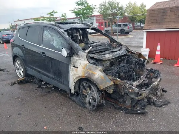 1FMCU9J95KUB24713 2019 FORD ESCAPE - Image 1