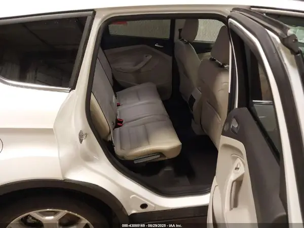1FMCU9J95KUC22186 2019 FORD ESCAPE - Image 8