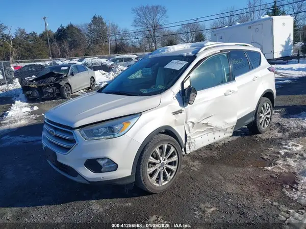 1FMCU9J96HUC07656 2017 FORD ESCAPE - Image 2