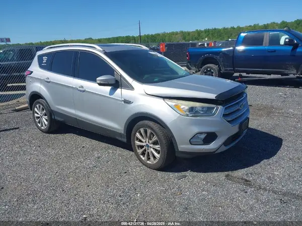 1FMCU9J96JUA33500 2018 FORD ESCAPE - Image 1