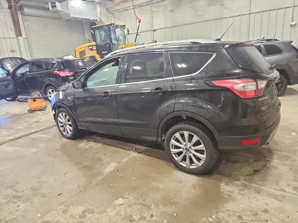 1FMCU9J97HUB75445 2017 FORD ESCAPE - Image 2