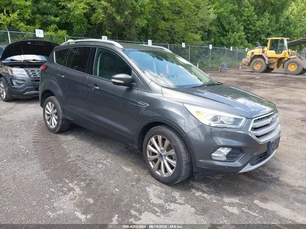 1FMCU9J97HUC12512 2017 FORD ESCAPE - Image 1