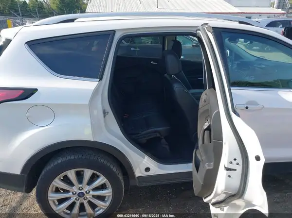 1FMCU9J97HUD36618 2017 FORD ESCAPE - Image 8