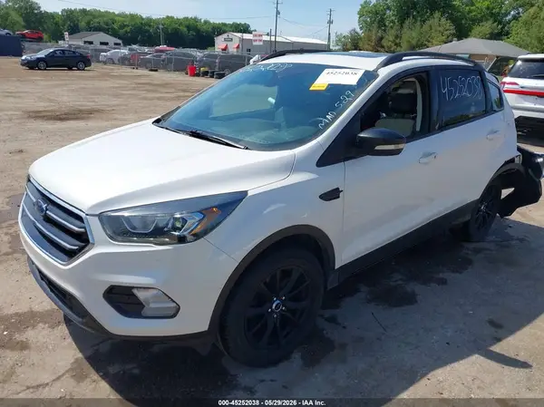 1FMCU9J98HUA70140 2017 FORD ESCAPE - Image 2