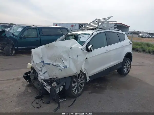 1FMCU9J99HUA14692 2017 FORD ESCAPE - Image 2