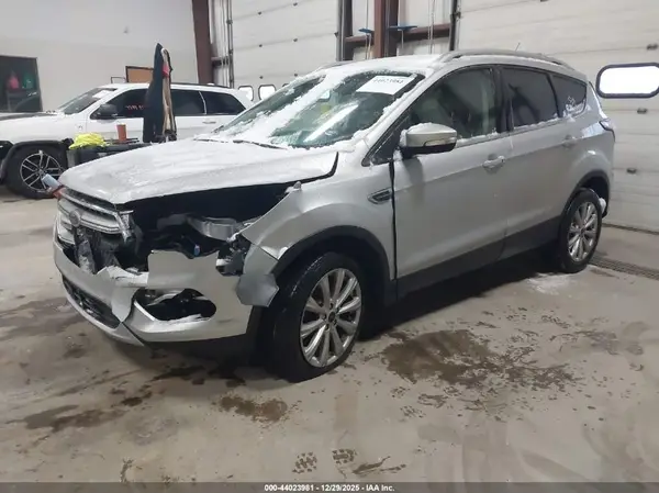 1FMCU9J99HUB30801 2017 FORD ESCAPE - Image 2