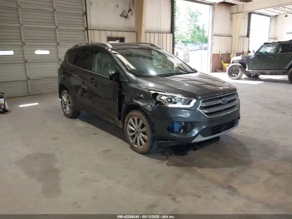 1FMCU9J99HUC13516 2017 FORD ESCAPE - Image 1
