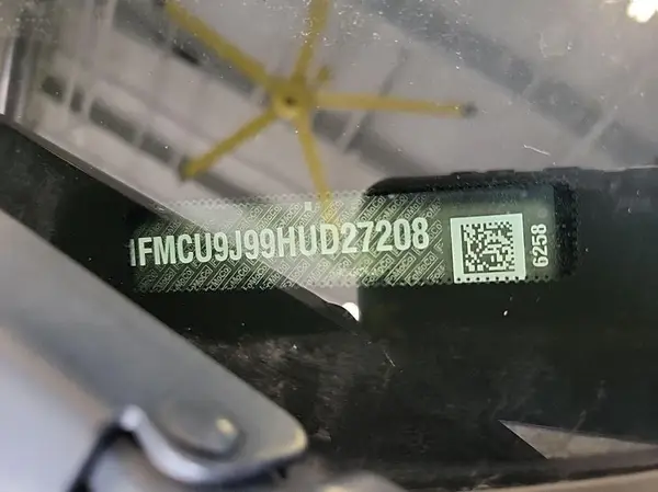 1FMCU9J99HUD27208 2017 FORD ESCAPE - Image 2