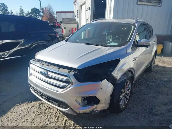 1FMCU9J99HUD90194 2017 FORD ESCAPE - Image 2