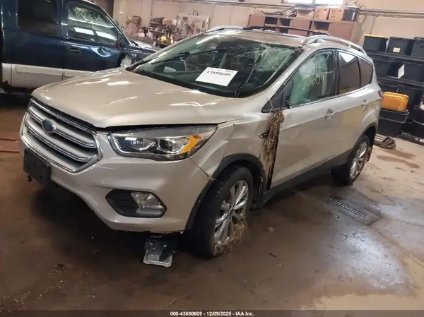 1FMCU9J99JUD48095 2018 FORD ESCAPE - Image 2