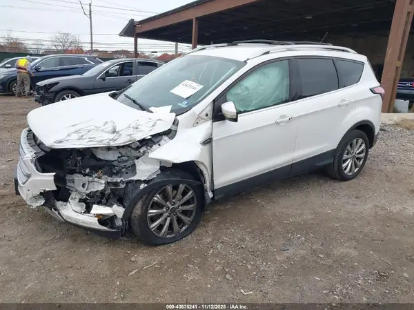1FMCU9J9XHUA73766 2017 FORD ESCAPE - Image 2