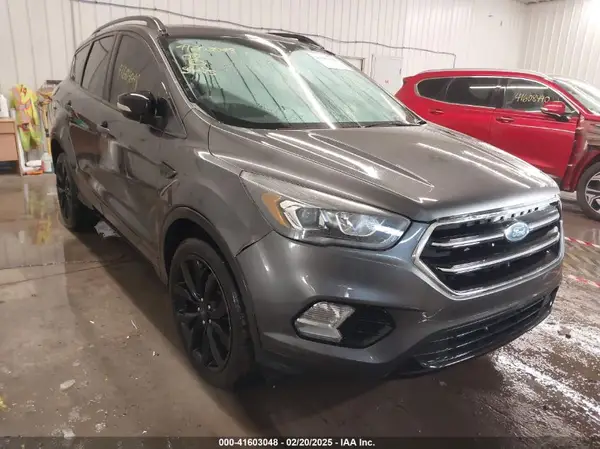 1FMCU9J9XHUB00707 2017 FORD ESCAPE - Image 1