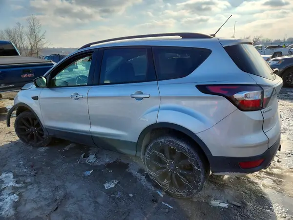 1FMCU9J9XHUE92989 2017 FORD ESCAPE - Image 2