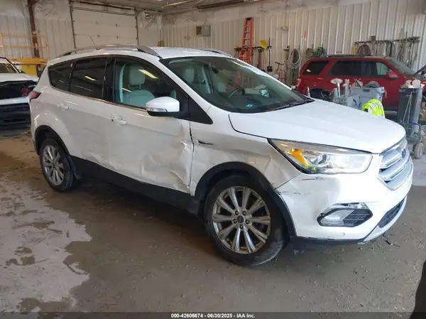1FMCU9J9XJUC33800 2018 FORD ESCAPE - Image 1