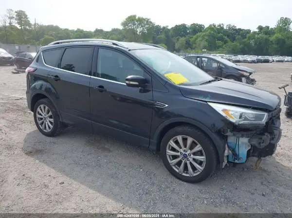1FMCU9JD3HUC82237 2017 FORD ESCAPE - Image 1