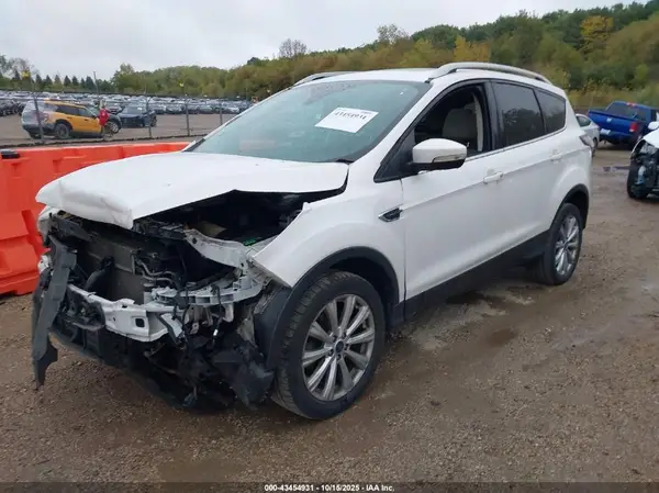 1FMCU9JD5HUB38026 2017 FORD ESCAPE - Image 2