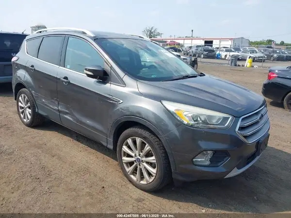 1FMCU9JD5HUD81304 2017 FORD ESCAPE - Image 1
