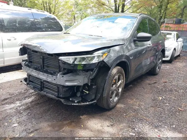 1FMCU9MN0SUA10661 2025 FORD ESCAPE - Image 2