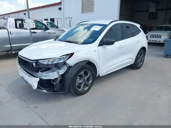 1FMCU9MN2PUA18123 2023 FORD ESCAPE - Image 2