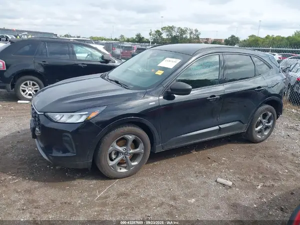 1FMCU9MN2PUA57939 2023 FORD ESCAPE - Image 2