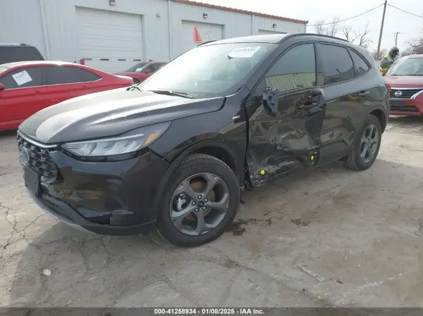 1FMCU9MN4SUA25311 2025 FORD ESCAPE - Image 2