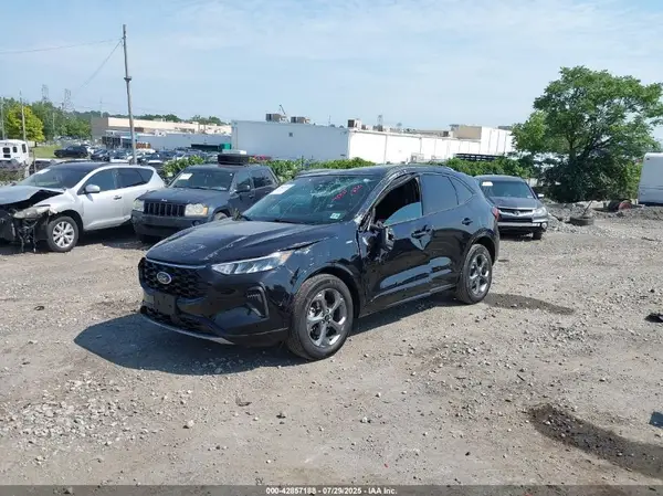 1FMCU9MN6PUB13686 2023 FORD ESCAPE - Image 2