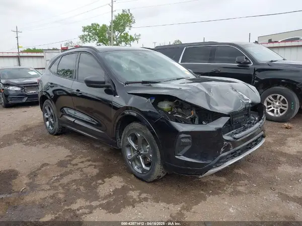 1FMCU9MN6PUB21822 2023 FORD ESCAPE - Image 1