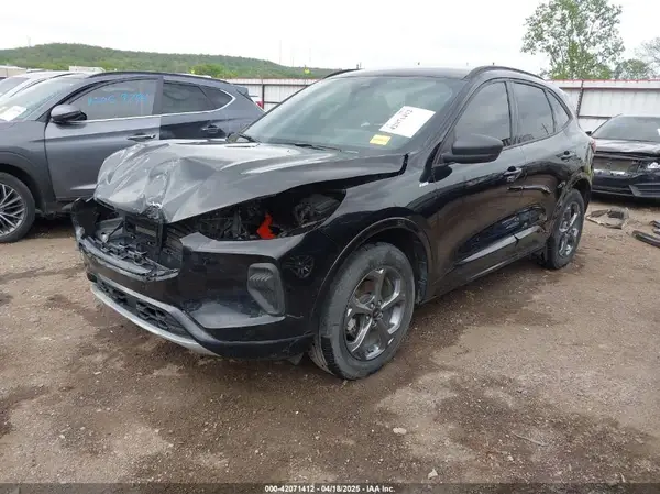 1FMCU9MN6PUB21822 2023 FORD ESCAPE - Image 2