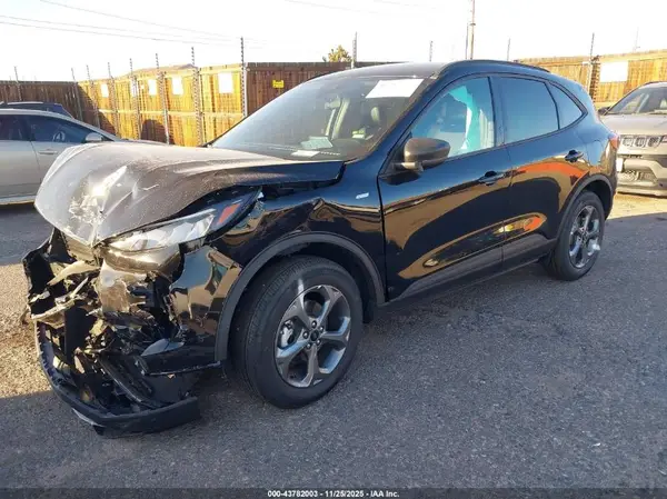 1FMCU9MN7TUA09945 2026 FORD ESCAPE - Image 2