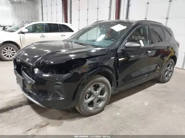 1FMCU9MN8PUB29078 2023 FORD ESCAPE - Image 2
