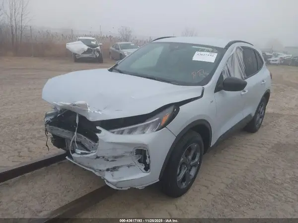 1FMCU9MN8SUA99220 2025 FORD ESCAPE - Image 2
