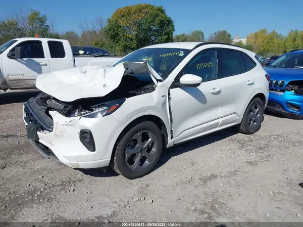 1FMCU9NA2PUA23852 2023 FORD ESCAPE - Image 2
