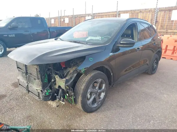 1FMCU9NA2SUA87480 2025 FORD ESCAPE - Image 2