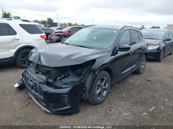 1FMCU9NA4PUA32472 2023 FORD ESCAPE - Image 2