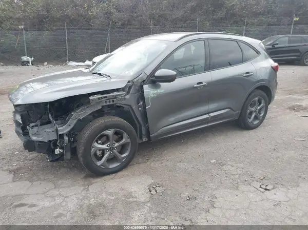 1FMCU9NA4PUB18025 2023 FORD ESCAPE - Image 2