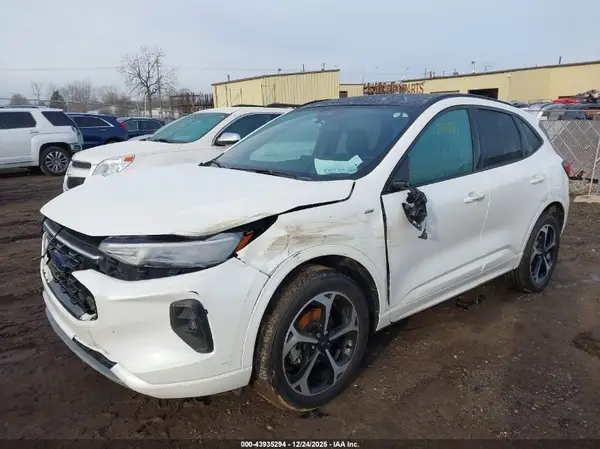 1FMCU9NA5PUA72902 2023 FORD ESCAPE - Image 2