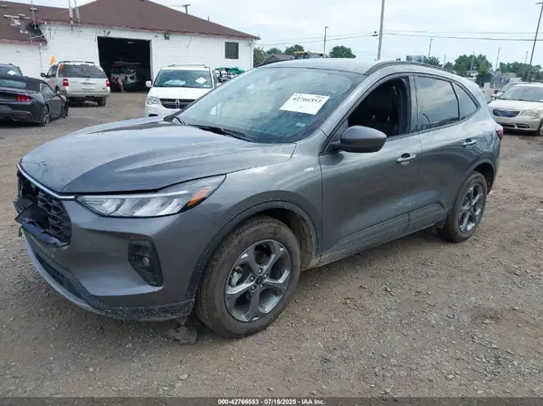 1FMCU9NA5SUA42176 2025 FORD ESCAPE - Image 2