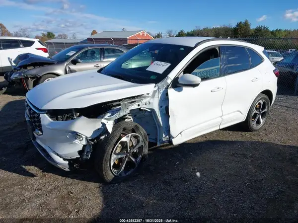 1FMCU9NA8PUA99270 2023 FORD ESCAPE - Image 2