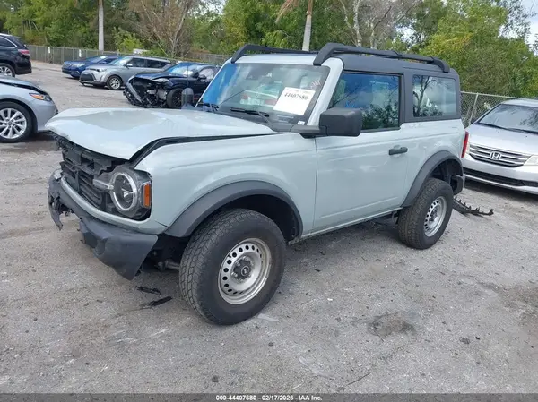1FMDE5AH7PLB01996 2023 FORD BRONCO - Image 2