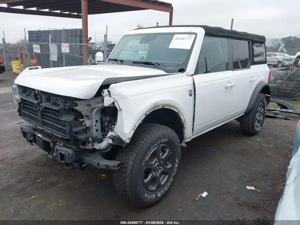 1FMDE5BH2MLA74202 2021 FORD BRONCO - Image 2