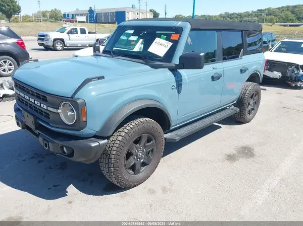 1FMDE5BH3NLA71147 2022 FORD BRONCO - Image 2