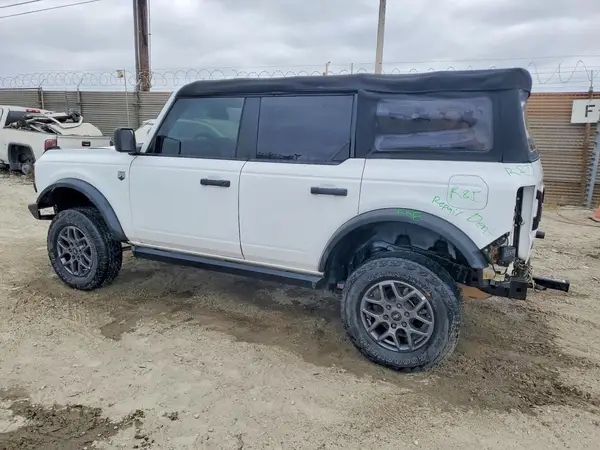 1FMDE5BH3NLB16572 2022 FORD BRONCO - Image 2