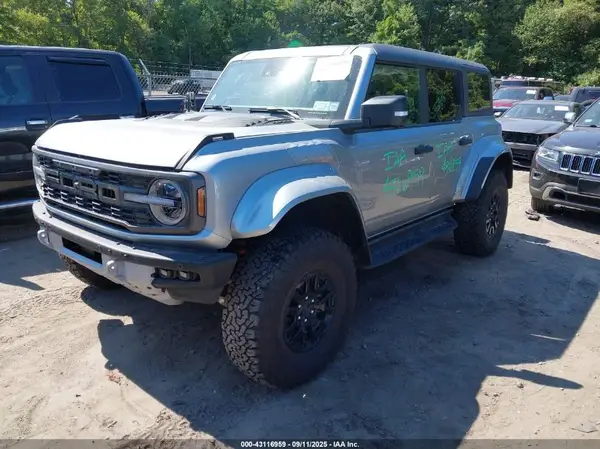 1FMEE0RR8RLB33637 2024 FORD BRONCO - Image 2