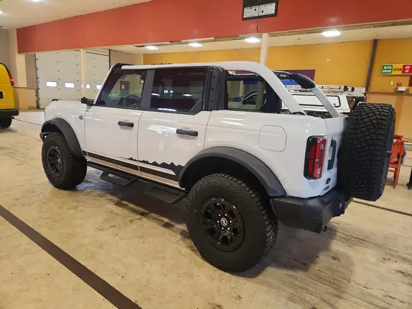 1FMEE2BP1RLA94121 2024 FORD BRONCO - Image 2
