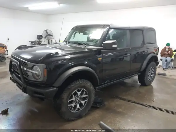 1FMEE5DH4PLA89712 2023 FORD BRONCO - Image 2